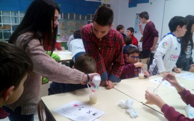 La Maleta de Faraday aterriza en 5º y 6º de primaria de la mano de los alumnos de 1º de Bachillerato